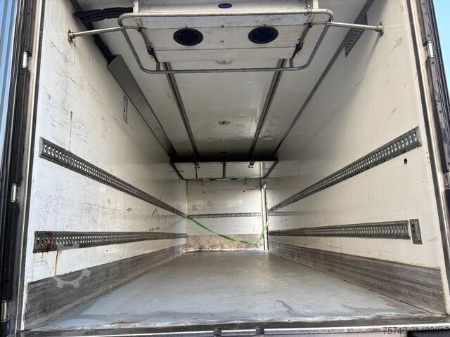 Transport chłodniczy/mrożony Mercedes-Benz AXOR 1829 + MANUAL + EURO 5 + LIFT + CARRIER