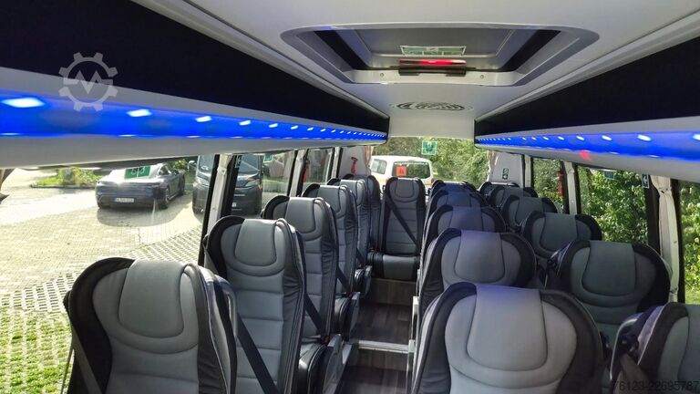 Minibus MERCEDES-BENZ 519 Sunset S 4 Ferqui Lagerfahrzeug Stock