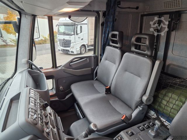 Kamion sa ravnom platformom IVECO Eurocargo ML100E22WM-BW 4x4 Pritsche L-Haus Bett