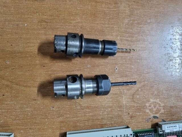 Centro de mecanizado vertical CHIRON FZ08W, 2 x 4 axis