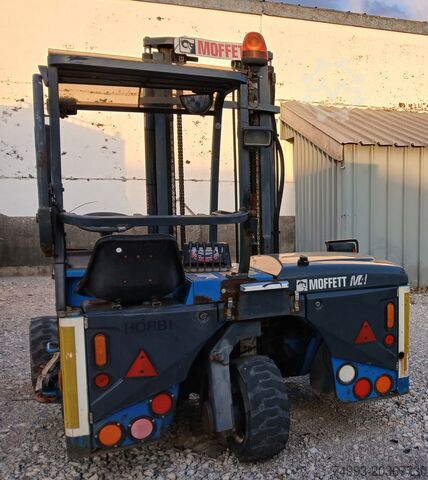 Carrello elevatore montato su camion Moffett M4 25.3