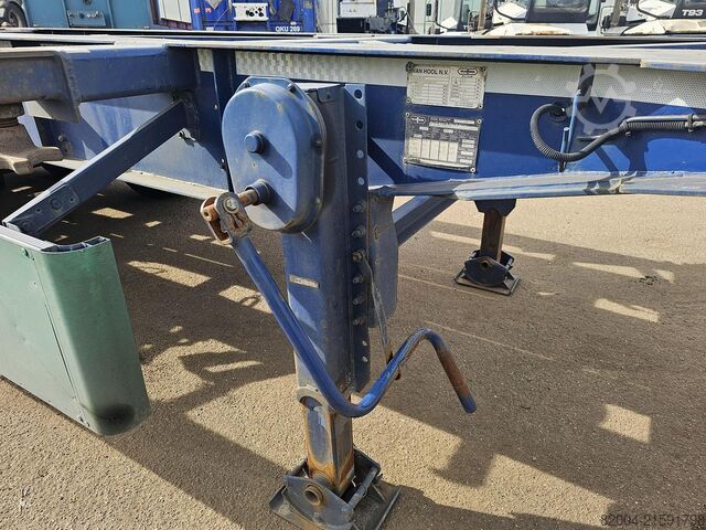 Containervervoer Van Hool 30 foot container chassis | tank container tran...