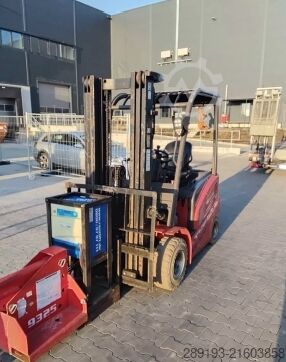 Off-road forklift Manitou ME 425 C 2,5 t Elektro