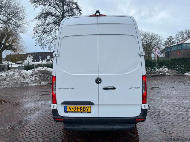 Furgão de painéis Mercedes-Benz Sprinter 317 CDI L2H2