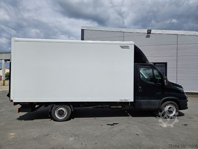 Transporter met koffer Iveco 35 S 18