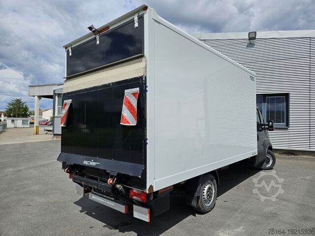 Transporter met koffer Iveco 35 S 18