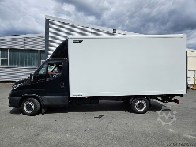 Transporter met koffer Iveco 35 S 18