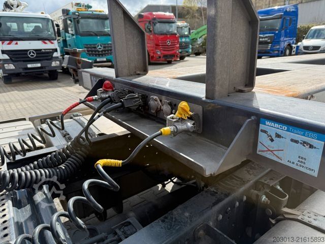 Swap body semitrailer BROSHUIS MFCC-HD Wechsel Containerchassis Ausziehbar ADR