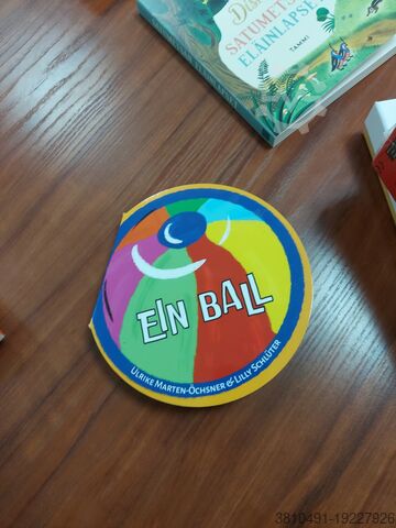 Het uitknippen van etiketten, kartonnen boeken AMC Hydromatic 350