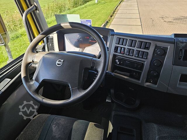 Gesloten bak VOLVO FE 220.18