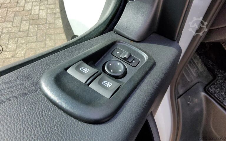 Kufr Renault MASTER 165.35 - V-38-NBT -  LAADBAK-LAADKLEP - ...