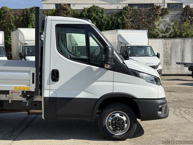τριαξονικό ανατρεπτικό βαν Iveco daily 35-160