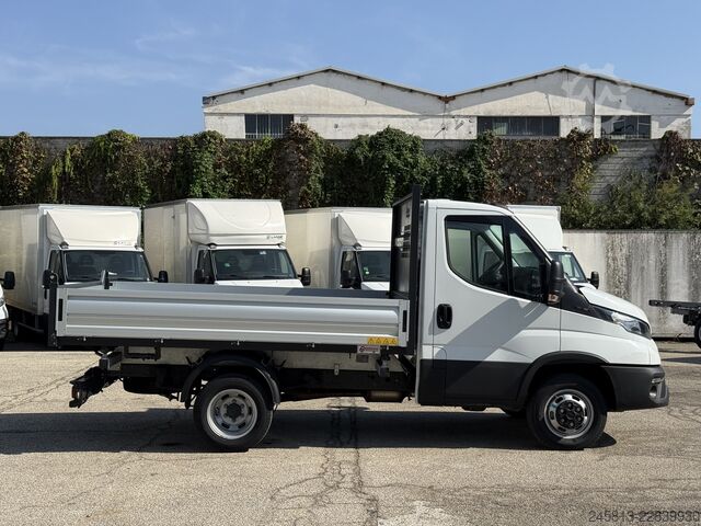 τριαξονικό ανατρεπτικό βαν Iveco daily 35-160