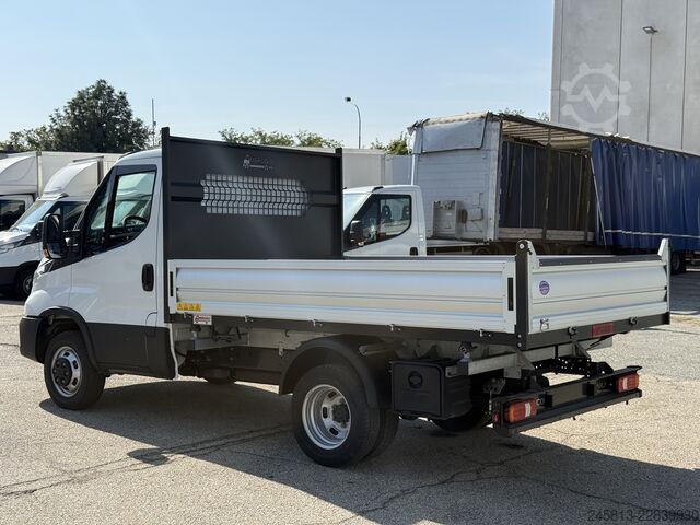 τριαξονικό ανατρεπτικό βαν Iveco daily 35-160