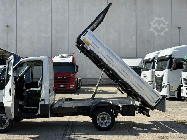τριαξονικό ανατρεπτικό βαν Iveco daily 35-160