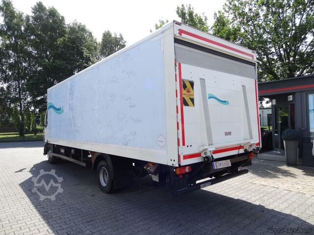 Vrachtwagen met bakwagen Renault D10.210 7m Koffer