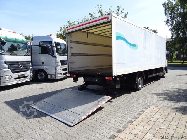 Vrachtwagen met bakwagen Renault D10.210 7m Koffer