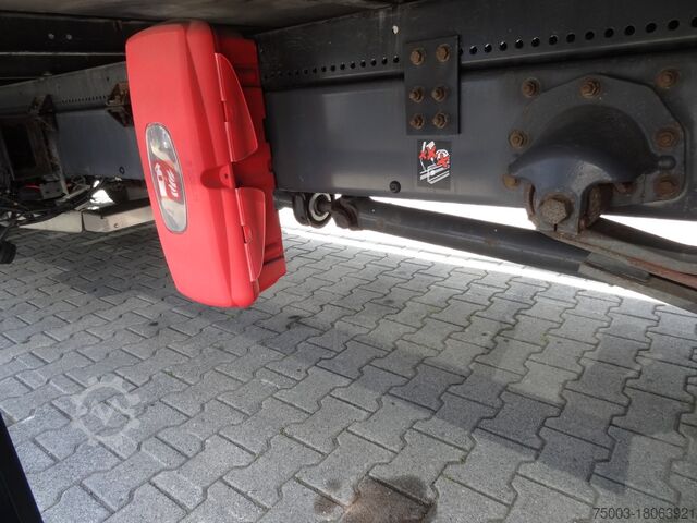 Vrachtwagen met bakwagen Renault D10.210 7m Koffer