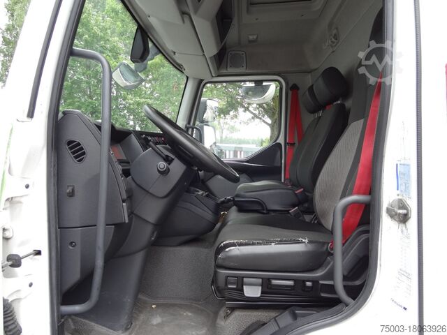 Vrachtwagen met bakwagen Renault D10.210 7m Koffer