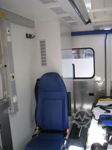 Brandweerwagen MERCEDES-BENZ 616 D Vario Großraum-RTW Luftfederung *21000 KM*