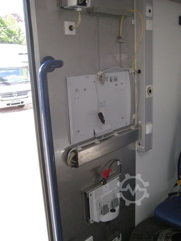 Brandweerwagen MERCEDES-BENZ 616 D Vario Großraum-RTW Luftfederung *21000 KM*