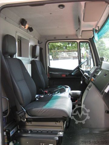 Brandweerwagen MERCEDES-BENZ 616 D Vario Großraum-RTW Luftfederung *21000 KM*