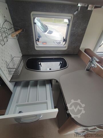 Autorulotă semi-integrată BÜRSTNER Lyseo TD 744