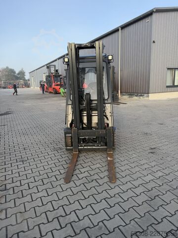 Chariot élévateur électrique à 3 roues Linde E16-02