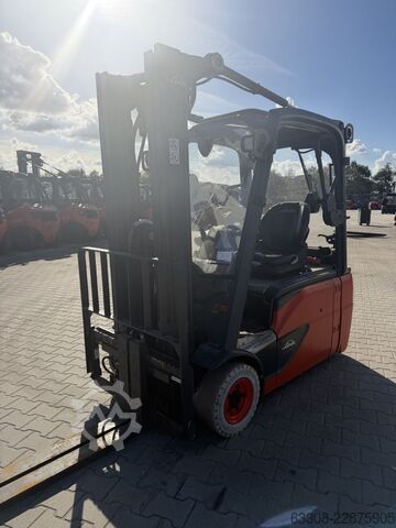 Chariot élévateur électrique à 3 roues Linde E16L-02