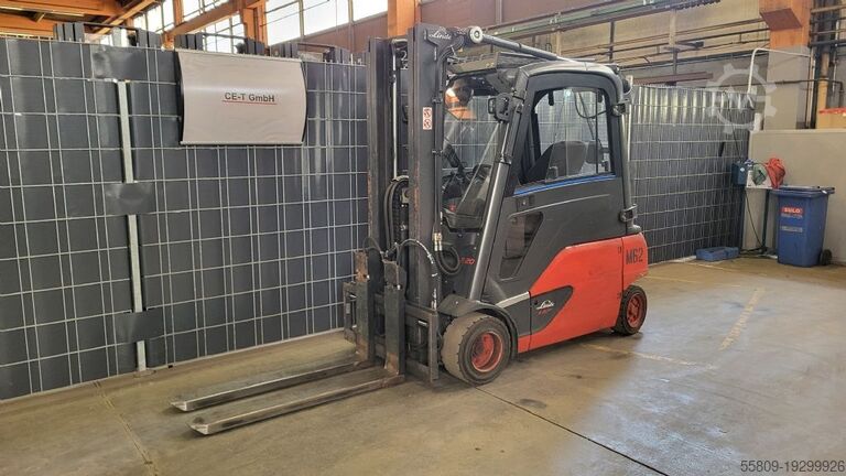 Stivuitor electric cu 4 roți Linde E20PL-02 // Triplex // Vorschubgabeln