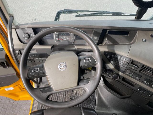 Standard-SZM Volvo FH 500 6x4 / BIG Axles / PTO-Hydraulics / APK-T...