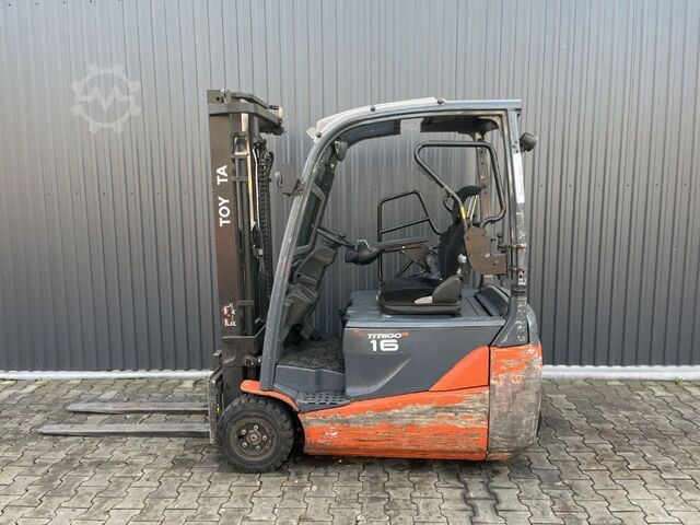 Carrello elevatore elettrico a 3 ruote Toyota 8 FBE16T
