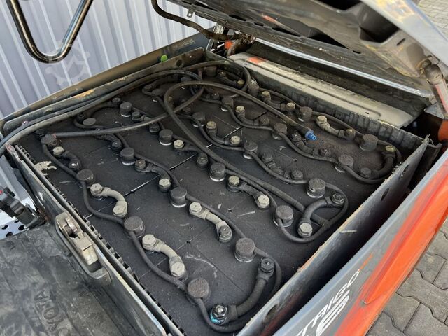 Carrello elevatore elettrico a 3 ruote Toyota 8 FBE16T