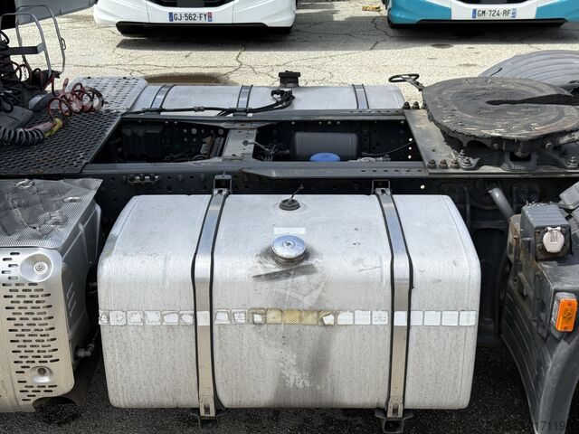 Standard tractor unit Iveco STRALIS 480