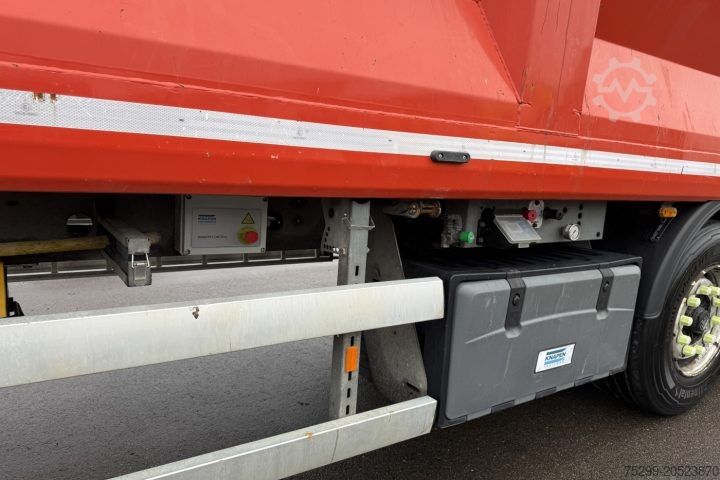 Semirremolque  K100 Schubboden / Swiss-Vehicle