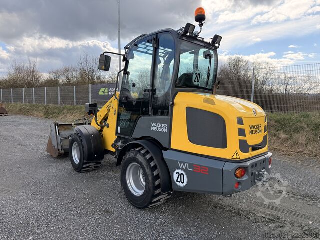 Utovarivač Wacker Neuson WL32