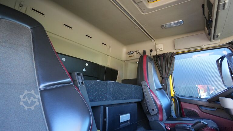 Standard-SZM Volvo FM 330 tractor unit