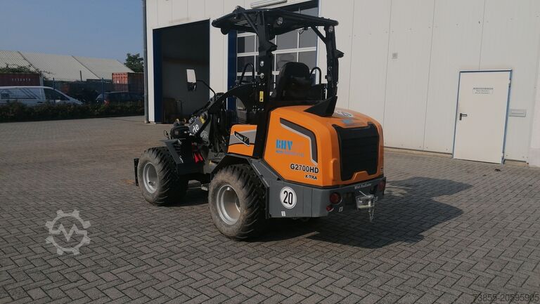 Kolový nakladač GIANT G2700 X-tra HD with loader bucket and palletfork