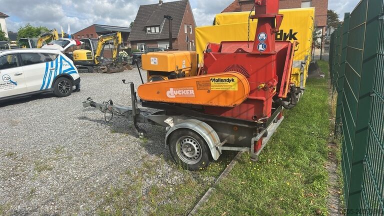 Shredder Dücker HM 200 Wood Chipper