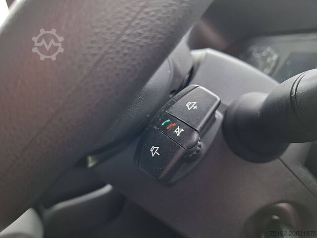 Bakwagen RENAULT MASTER T35 oprijklep ac EURO6