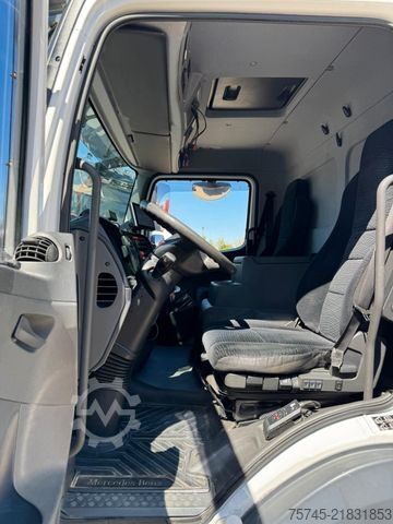 Kamion sa ravnom platformom i ceradom MERCEDES-BENZ ATEGO 818 *  * LBW * AUTOMATIK * 8.600 KG *