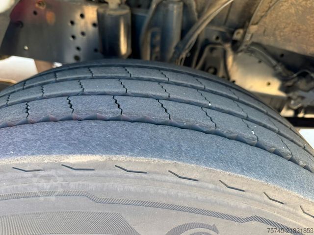 Kamion sa ravnom platformom i ceradom MERCEDES-BENZ ATEGO 818 *  * LBW * AUTOMATIK * 8.600 KG *