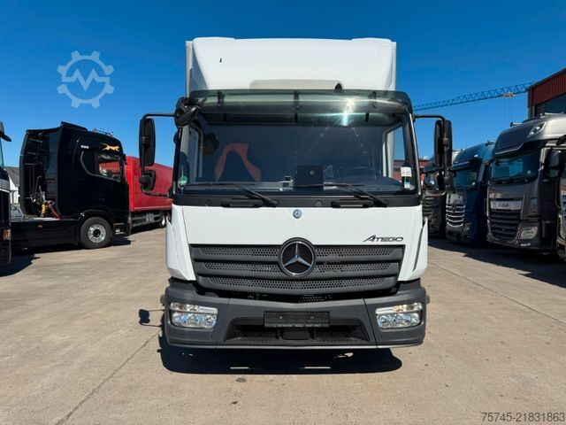 Kamion sa ravnom platformom i ceradom MERCEDES-BENZ ATEGO 818 *  * LBW * AUTOMATIK * 8.600 KG *