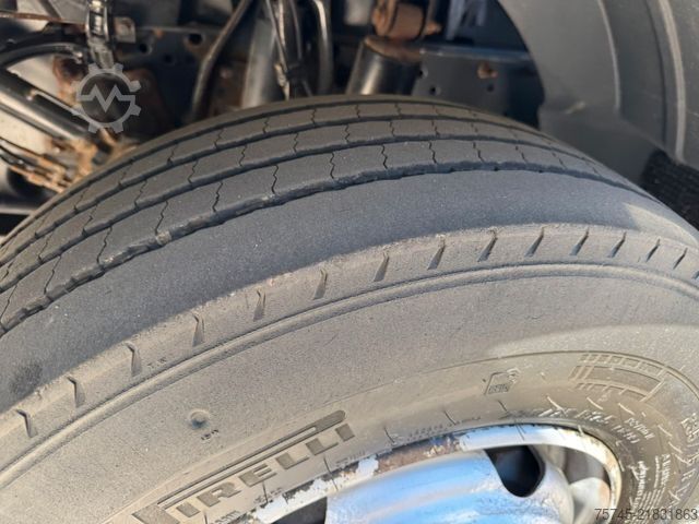 Kamion sa ravnom platformom i ceradom MERCEDES-BENZ ATEGO 818 *  * LBW * AUTOMATIK * 8.600 KG *