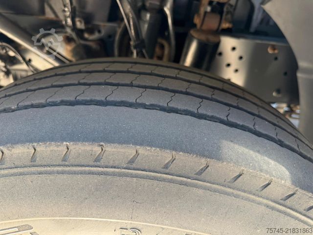 Kamion sa ravnom platformom i ceradom MERCEDES-BENZ ATEGO 818 *  * LBW * AUTOMATIK * 8.600 KG *