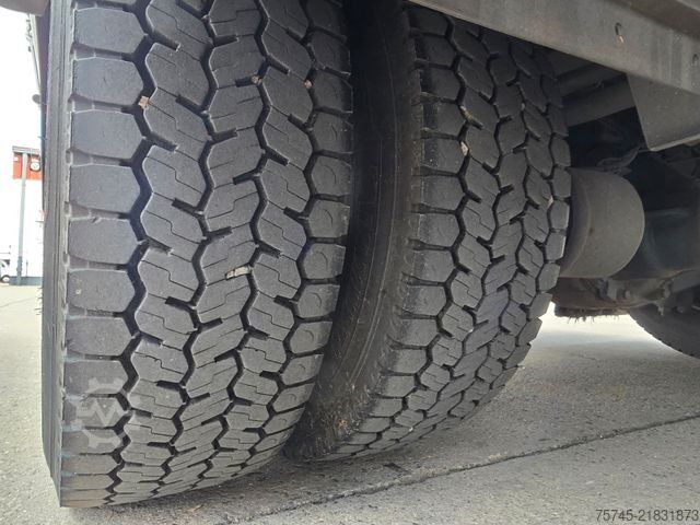 Kamion sa ravnom platformom i ceradom MERCEDES-BENZ ATEGO 818 * ACC * 1.HAND * BÄR LBW 1T*SPURASSIST