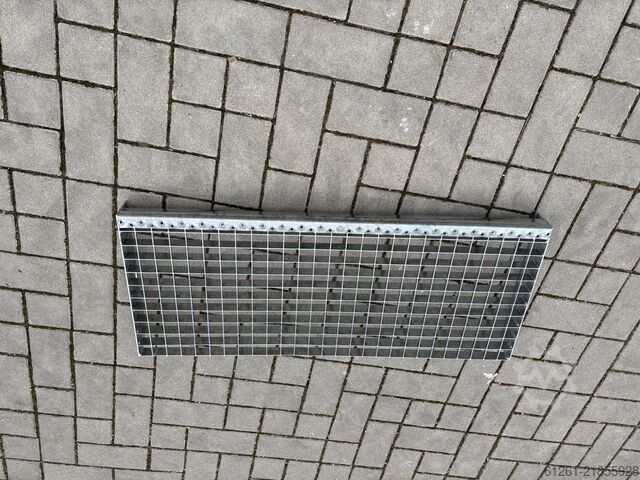 Degrau de metal Treppenstufe verzinkt 900 x 370