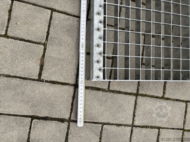 Degrau de metal Treppenstufe verzinkt 900 x 370