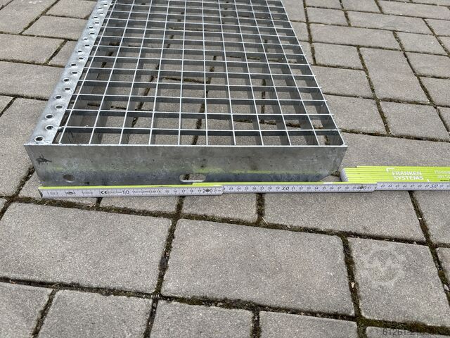 Degrau de metal Treppenstufe verzinkt 900 x 370