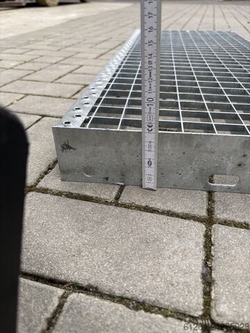 Degrau de metal Treppenstufe verzinkt 900 x 370